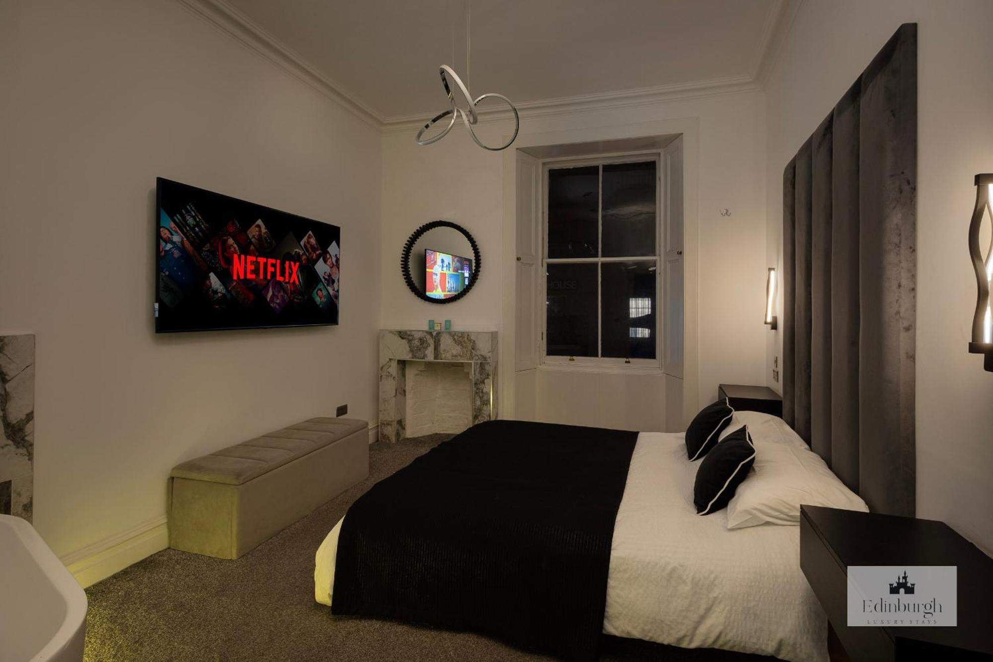 Deluxe 2Br Apartment By The Castle — Photos 2