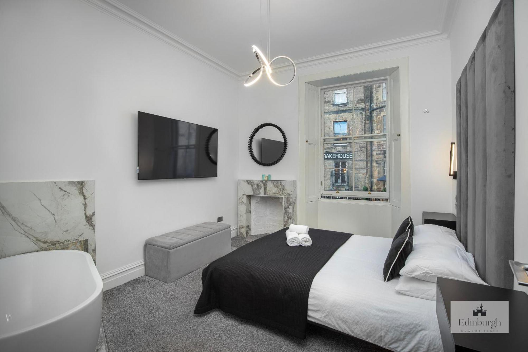 Deluxe 2Br Apartment By The Castle, Edinburgh